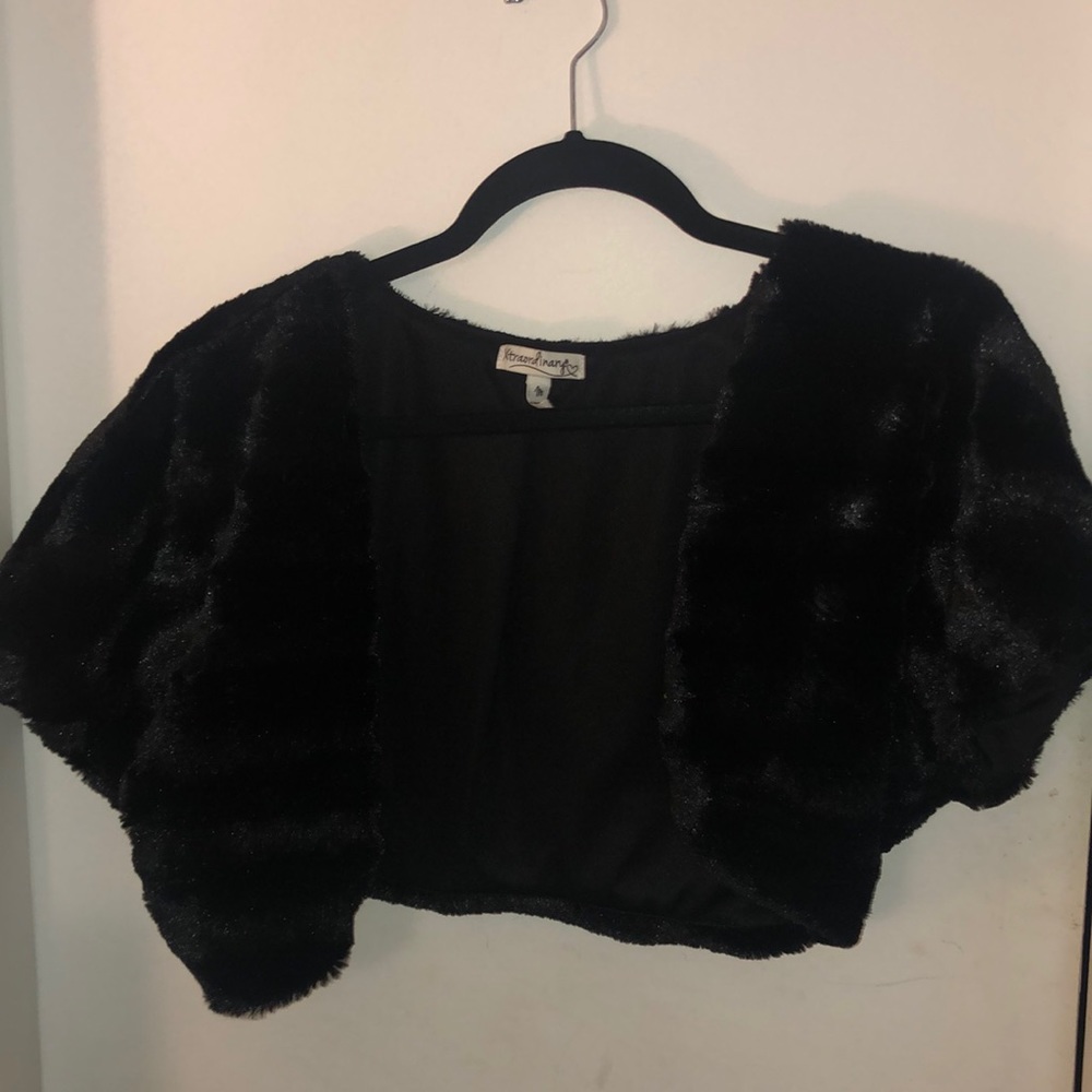 Extraordinary black faux fur capelet medium